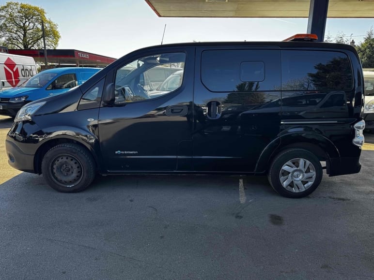 40kWh Acenta Combi Van Double Cab 5dr Electric Auto (5 Seat, Quick Charge) (109 ps) 0.0 5dr Combi