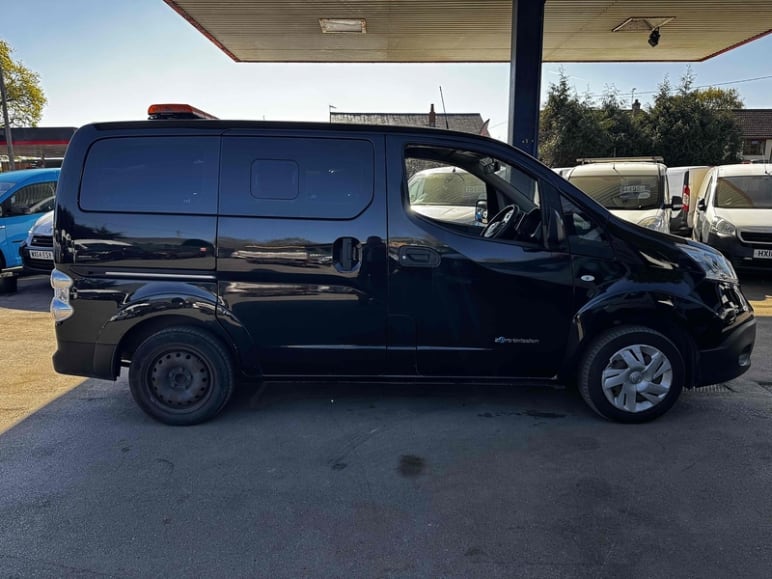 40kWh Acenta Combi Van Double Cab 5dr Electric Auto (5 Seat, Quick Charge) (109 ps) 0.0 5dr Combi