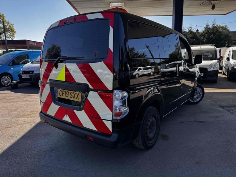 40kWh Acenta Combi Van Double Cab 5dr Electric Auto (5 Seat, Quick Charge) (109 ps) 0.0 5dr Combi