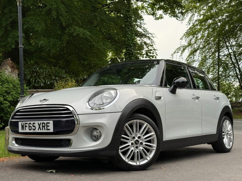 MINI HATCHBACK