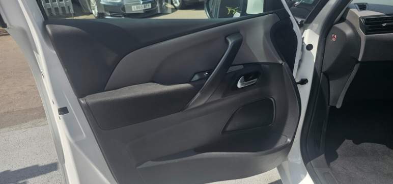 1.6 BlueHDi Touch Edition MPV 5dr Diesel Manual Euro 6 (s/s) (100 ps)
