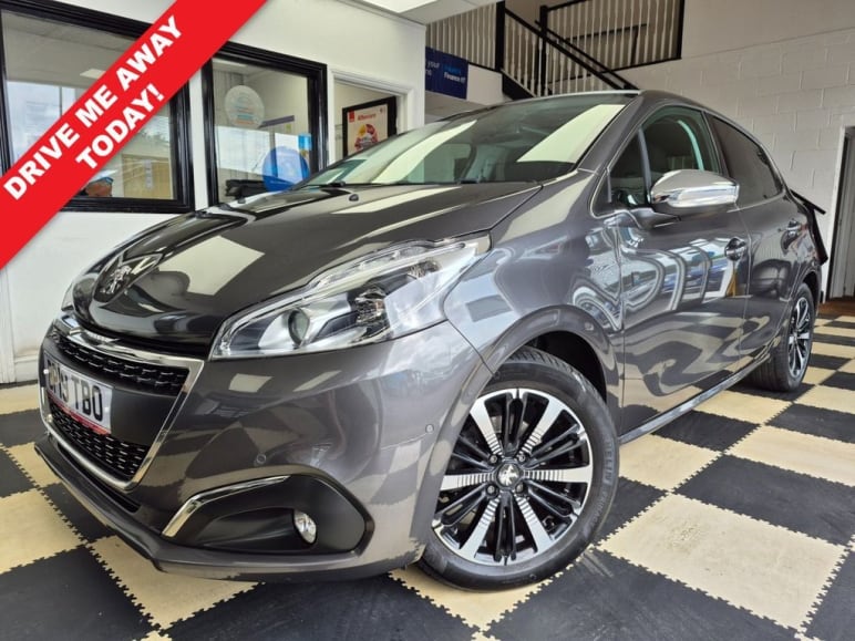 PEUGEOT 208