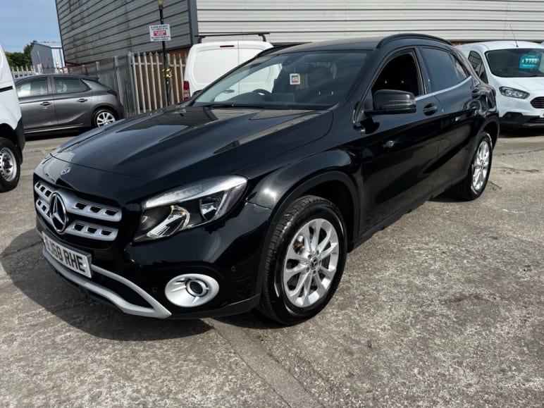 MERCEDES-BENZ GLA