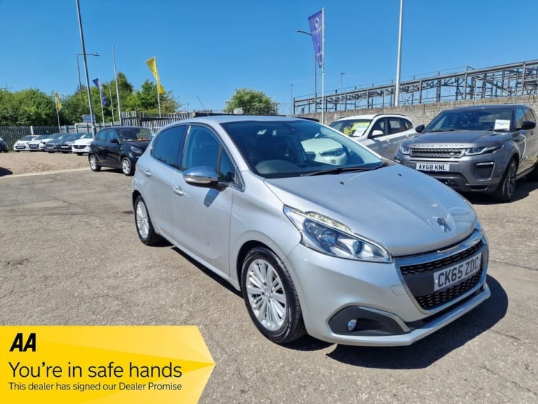 PEUGEOT 208