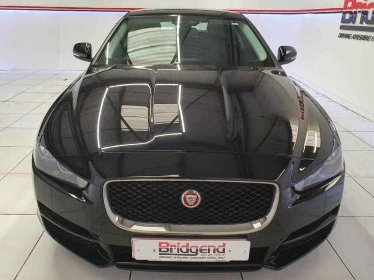 JAGUAR XE
