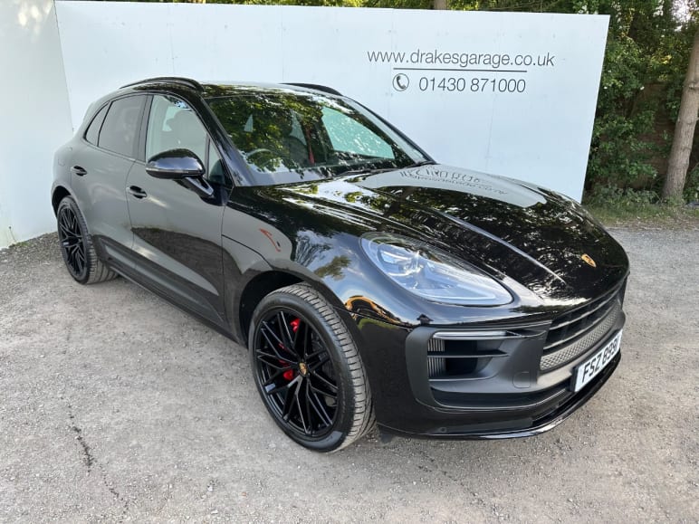 PORSCHE MACAN