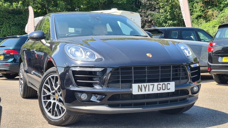 PORSCHE MACAN