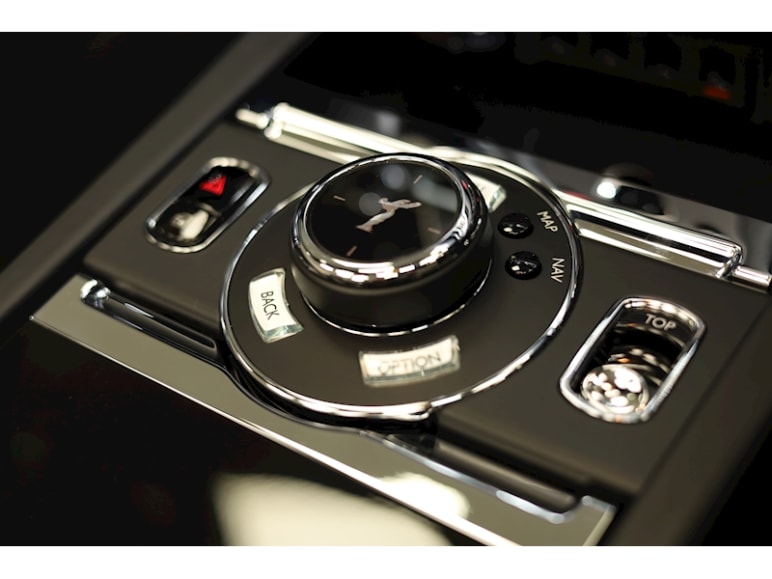 V12