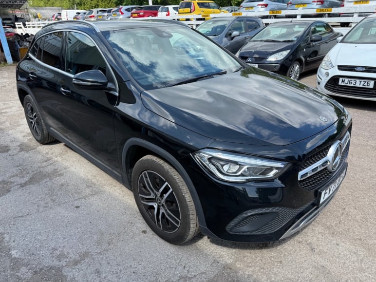 MERCEDES-BENZ GLA