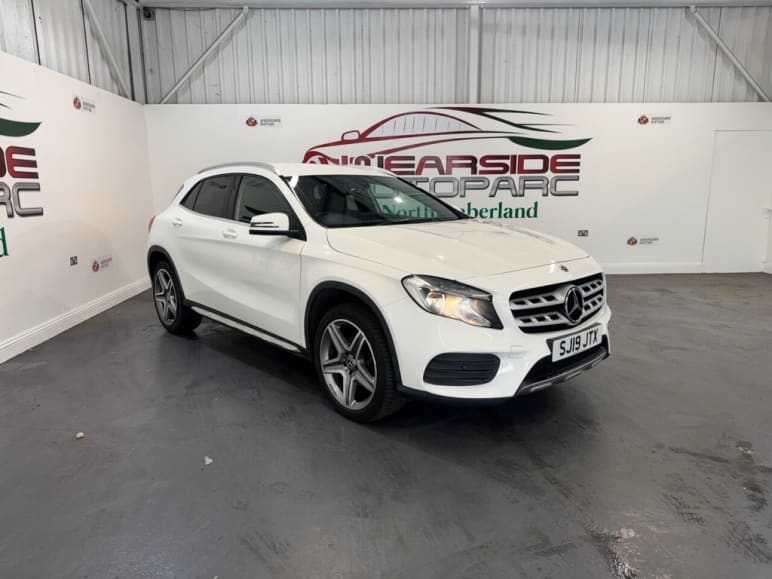 MERCEDES-BENZ Gla