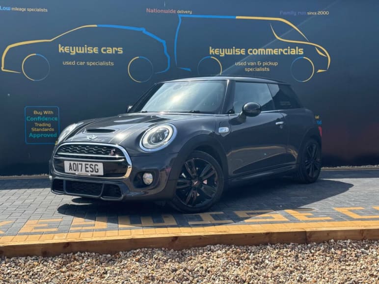 MINI HATCHBACK