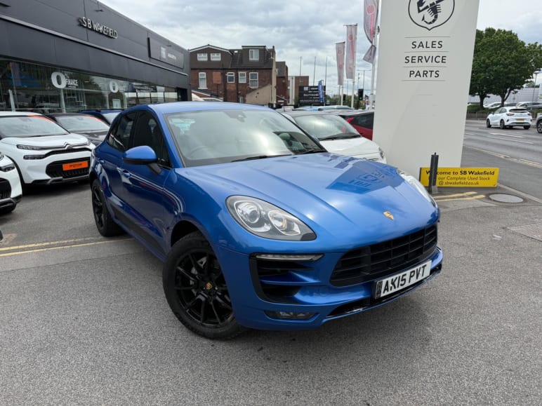 PORSCHE MACAN