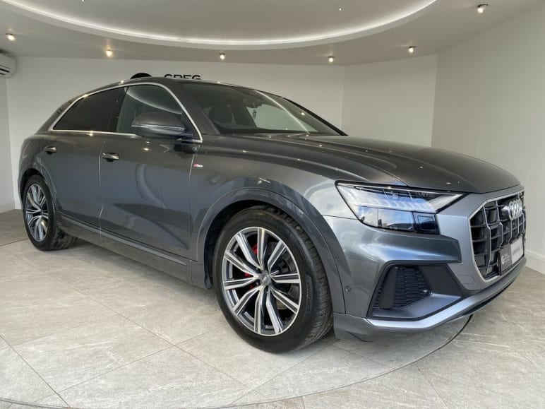 AUDI Q8