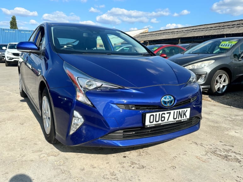 TOYOTA PRIUS