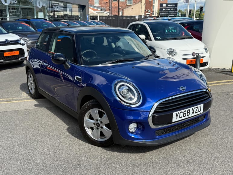 MINI HATCHBACK