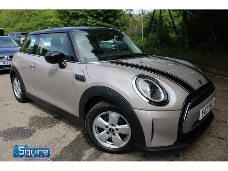 MINI HATCHBACK
