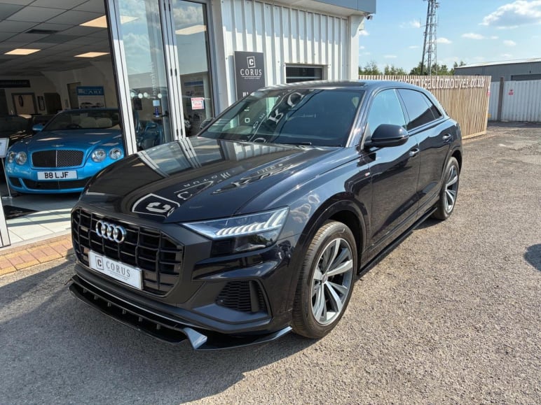 AUDI Q8