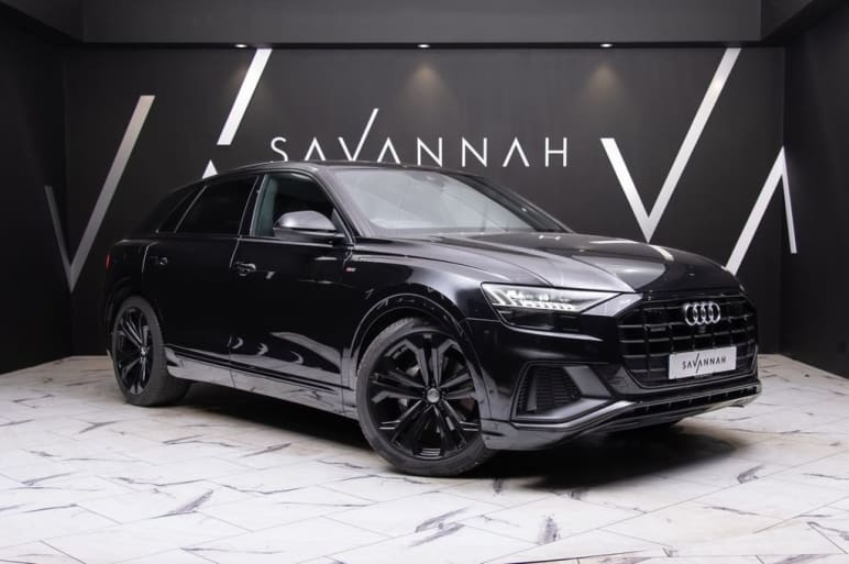 AUDI Q8