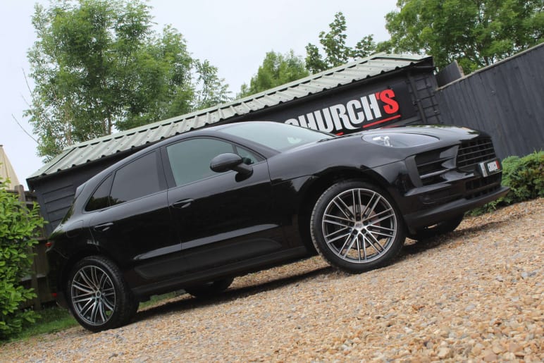 PORSCHE MACAN