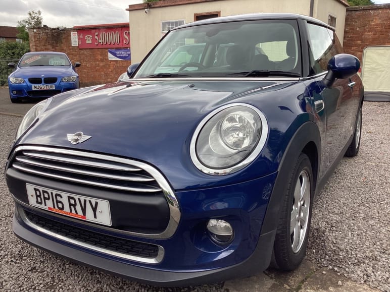 MINI HATCHBACK