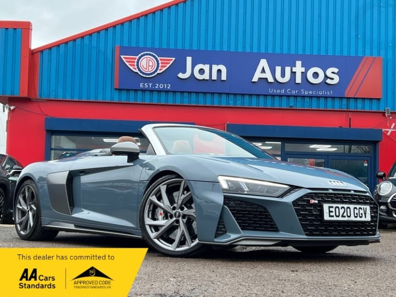 AUDI R8