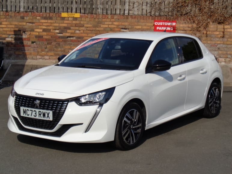 PEUGEOT 208