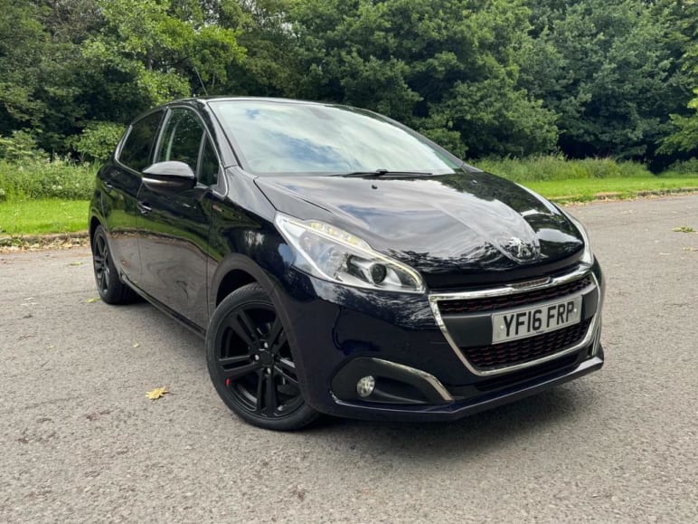PEUGEOT 208