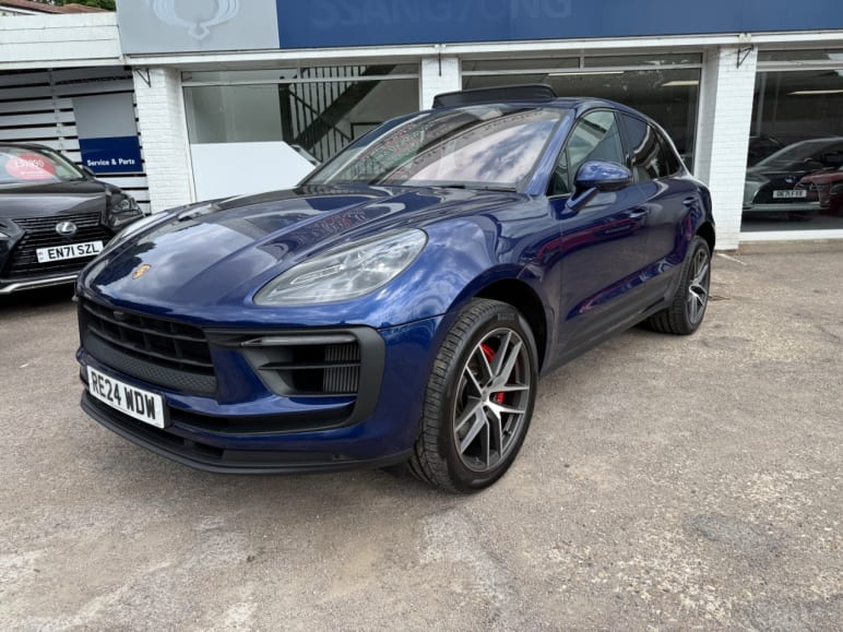 PORSCHE MACAN
