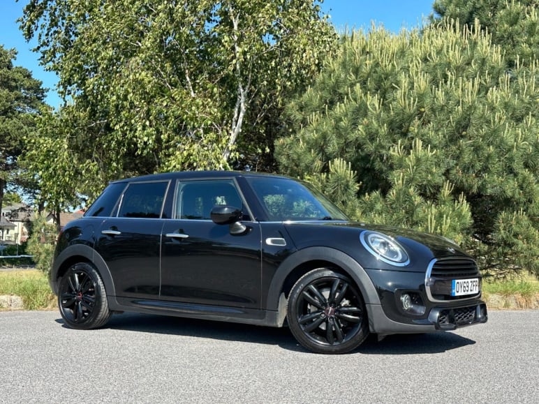 MINI HATCHBACK