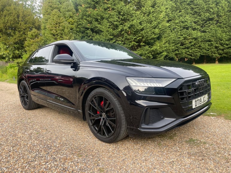 AUDI Q8