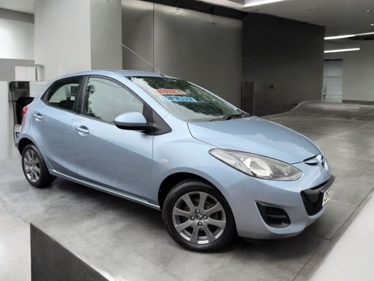 MAZDA 2