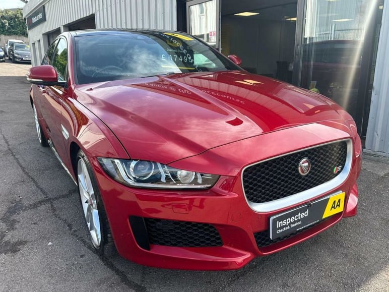 JAGUAR XE
