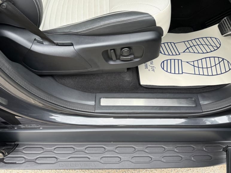 METROPOLITAN EDITION - TOW PACK - ONE OWNER - CARPATHIAN GREY