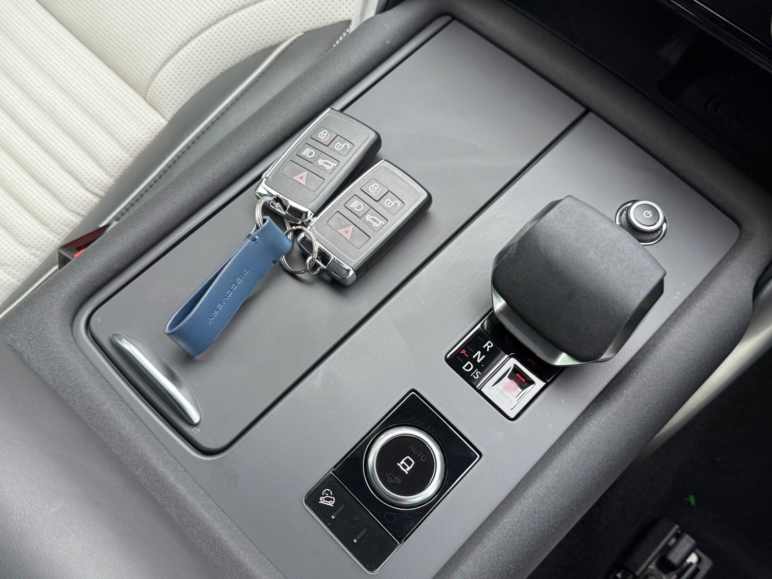 METROPOLITAN EDITION - TOW PACK - ONE OWNER - CARPATHIAN GREY