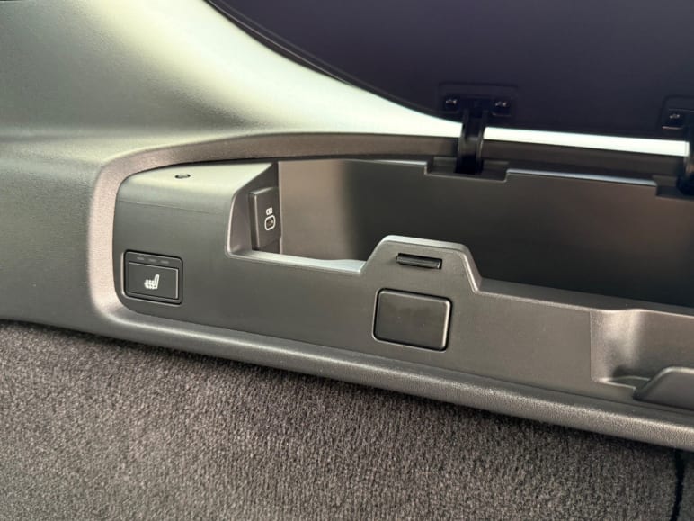 METROPOLITAN EDITION - TOW PACK - ONE OWNER - CARPATHIAN GREY