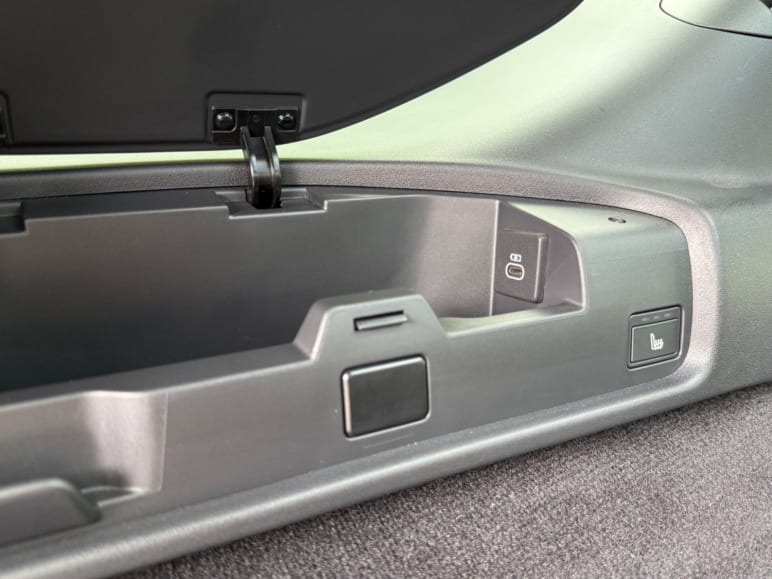 METROPOLITAN EDITION - TOW PACK - ONE OWNER - CARPATHIAN GREY