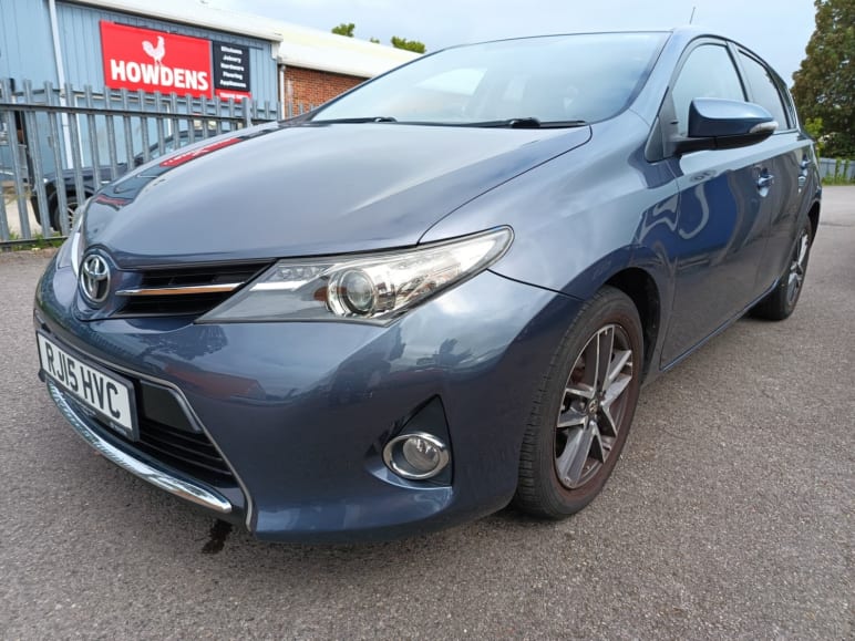 TOYOTA AURIS