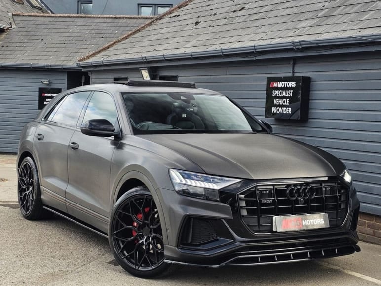 AUDI Q8