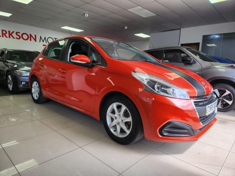 PEUGEOT 208