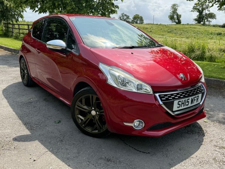 PEUGEOT 208