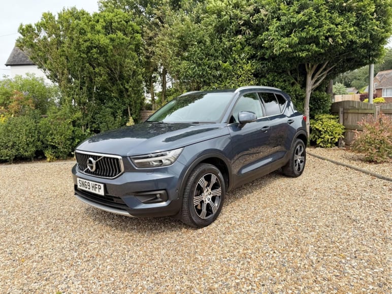 VOLVO XC40