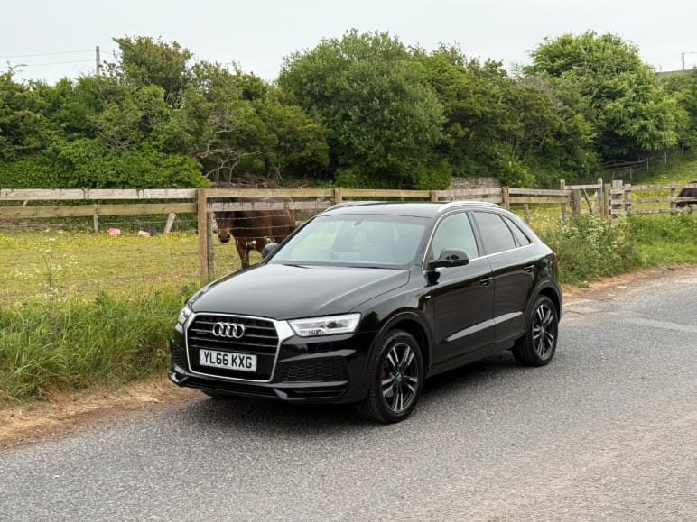 AUDI Q3