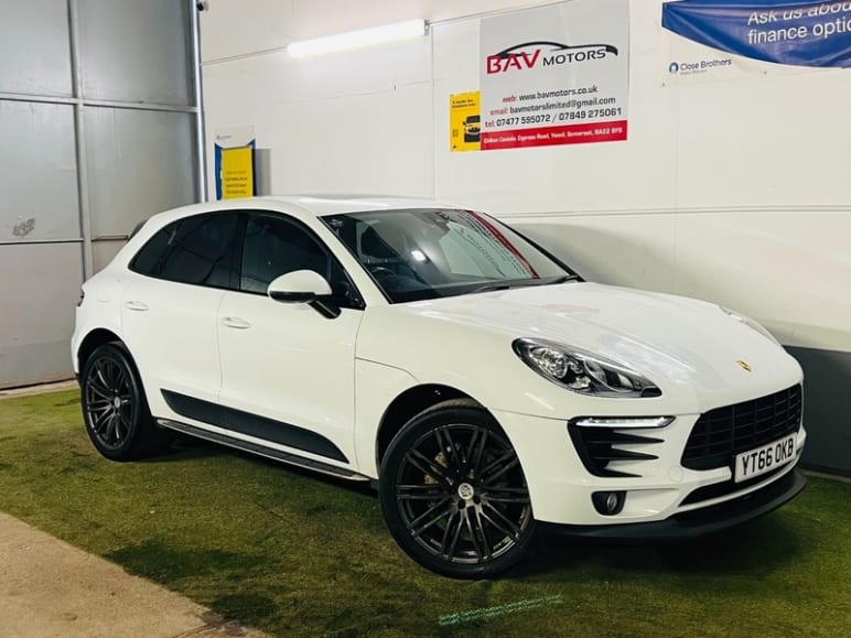 PORSCHE MACAN