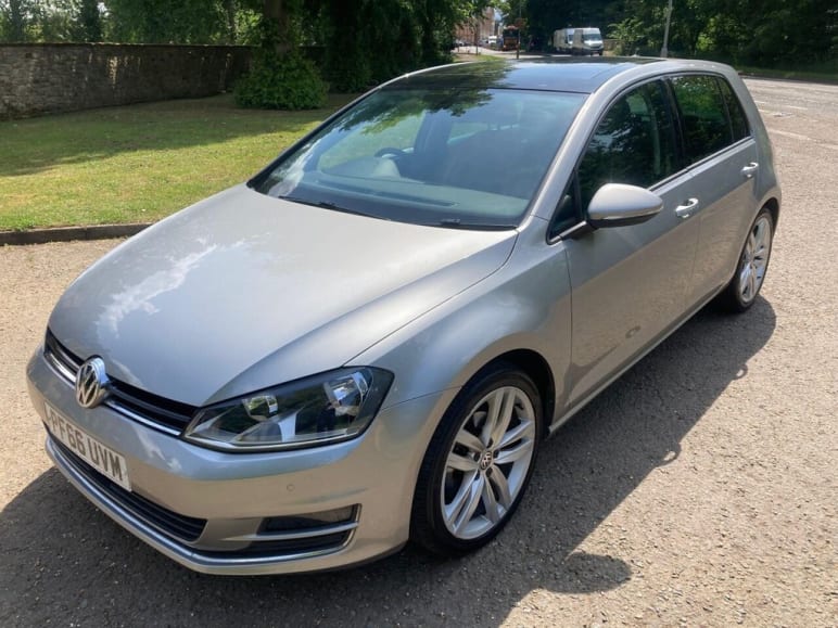 VOLKSWAGEN GOLF