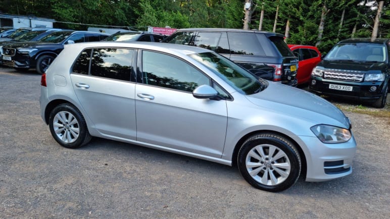 VOLKSWAGEN GOLF