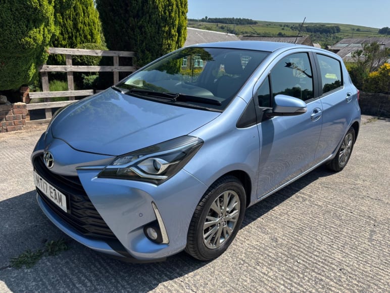 TOYOTA YARIS