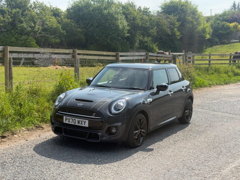 MINI HATCHBACK