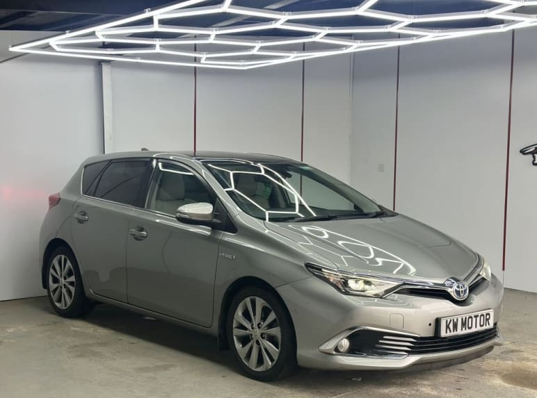 TOYOTA AURIS