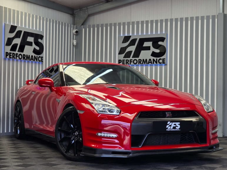 NISSAN GT-R