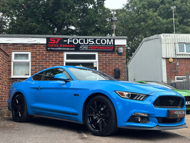 FORD MUSTANG